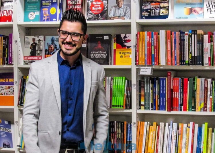 Thiago Pontes lança oitavo livro com reflexão sobre o ‘teatro da vida’
