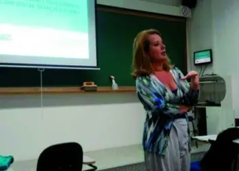 Educadora Adriana Braga é homenageada pelo Consórcio PCJ