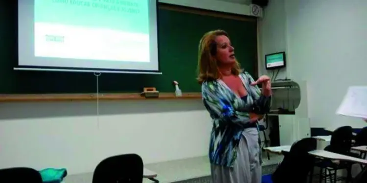 Educadora Adriana Braga é homenageada pelo Consórcio PCJ