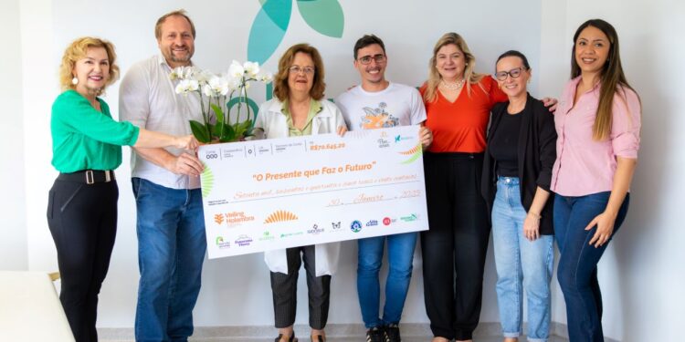 Veiling Holambra faz entrega de valor arrecadado ao Boldrini