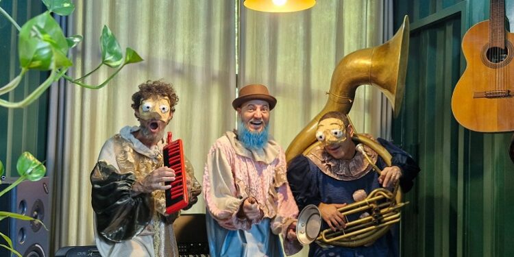 Espetáculo “A Procura das Notas” do grupo Os Trilsons