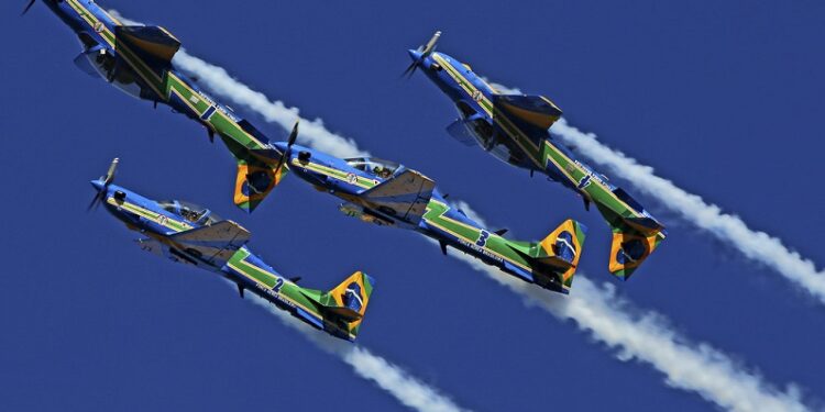 Valinhos vive dia histórico com o retorno triunfal da Esquadrilha da Fumaça no “Domingo nas Alturas”